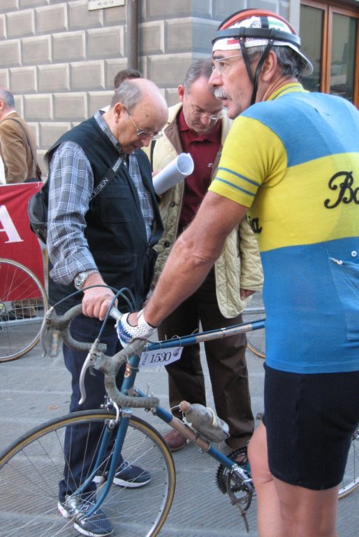 iriotommasiniinspectsthebikestogaugeauthenticity.jpg