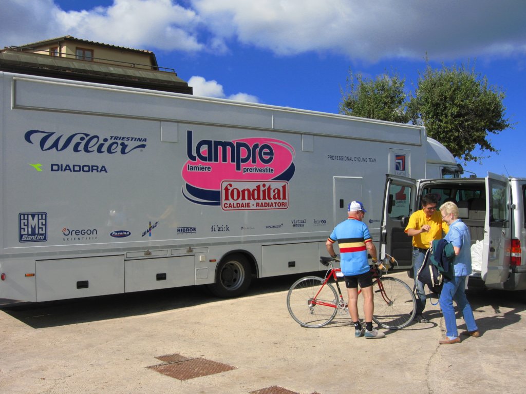 onthewaybackwespotthelampreteamvehicle.jpg